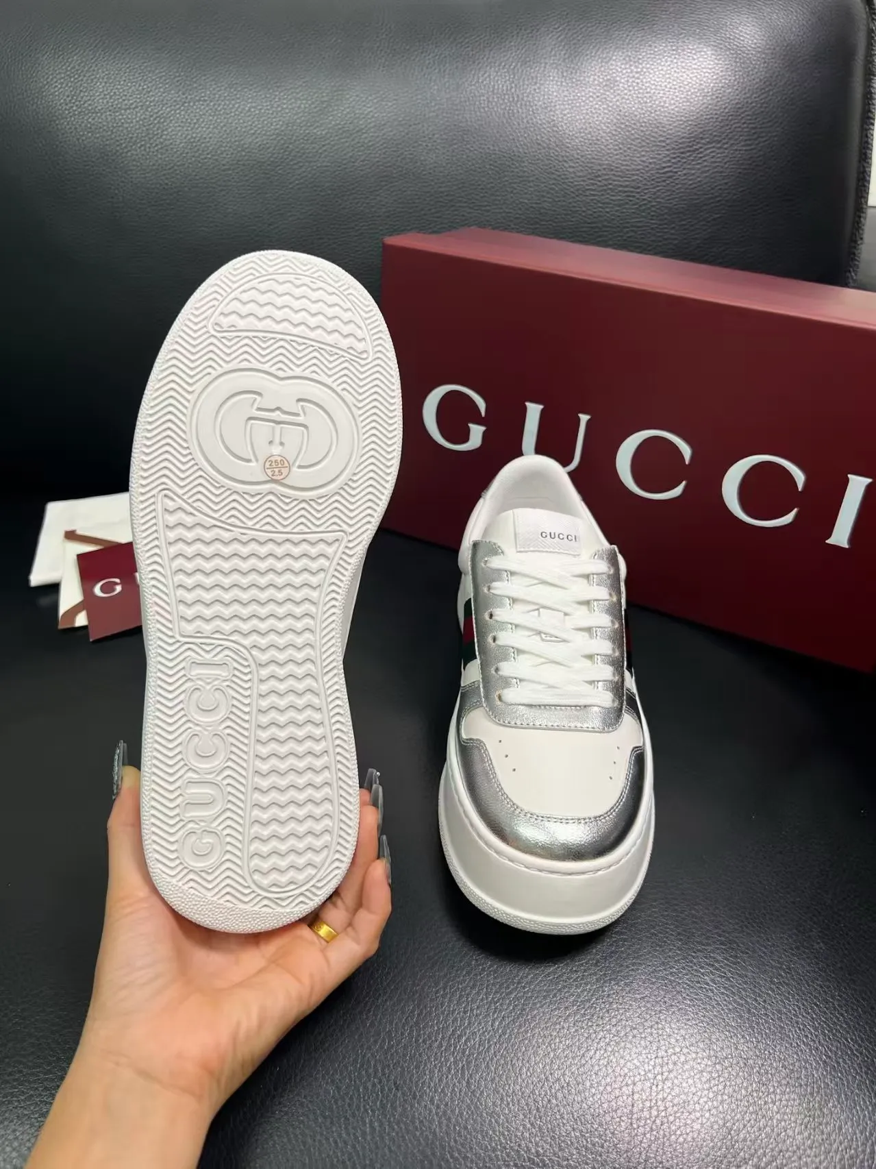 P420 new men's shoes GUCCI [Lightning] latest shoes are shipped. Original quality, fashionable and trendy, using special materials and brand new packaging. The foot feels super comfortable and the workmanship is impeccable Code number: 38-45 No. 058
